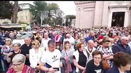 Folla a Pescara per la processione della Madonna dei Sette Dolori