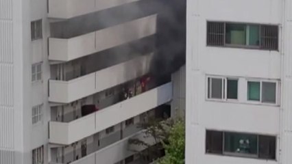 아파트 화재에 34명 대피...실외기 떼던 작업자 추락 / YTN