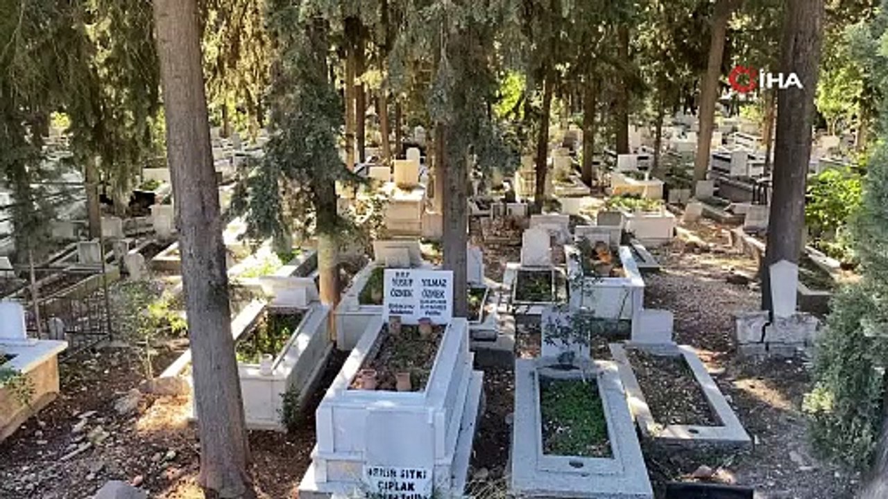 İzmir'de 45 yıl sonra açılan mezardan çıkanlar aileyi şoke etti!