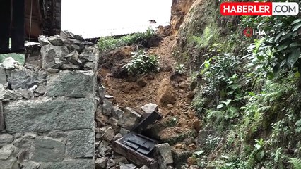 Rize'deki Asırlık Ahşap Ev Heyelan Nedeniyle Yıkıldı