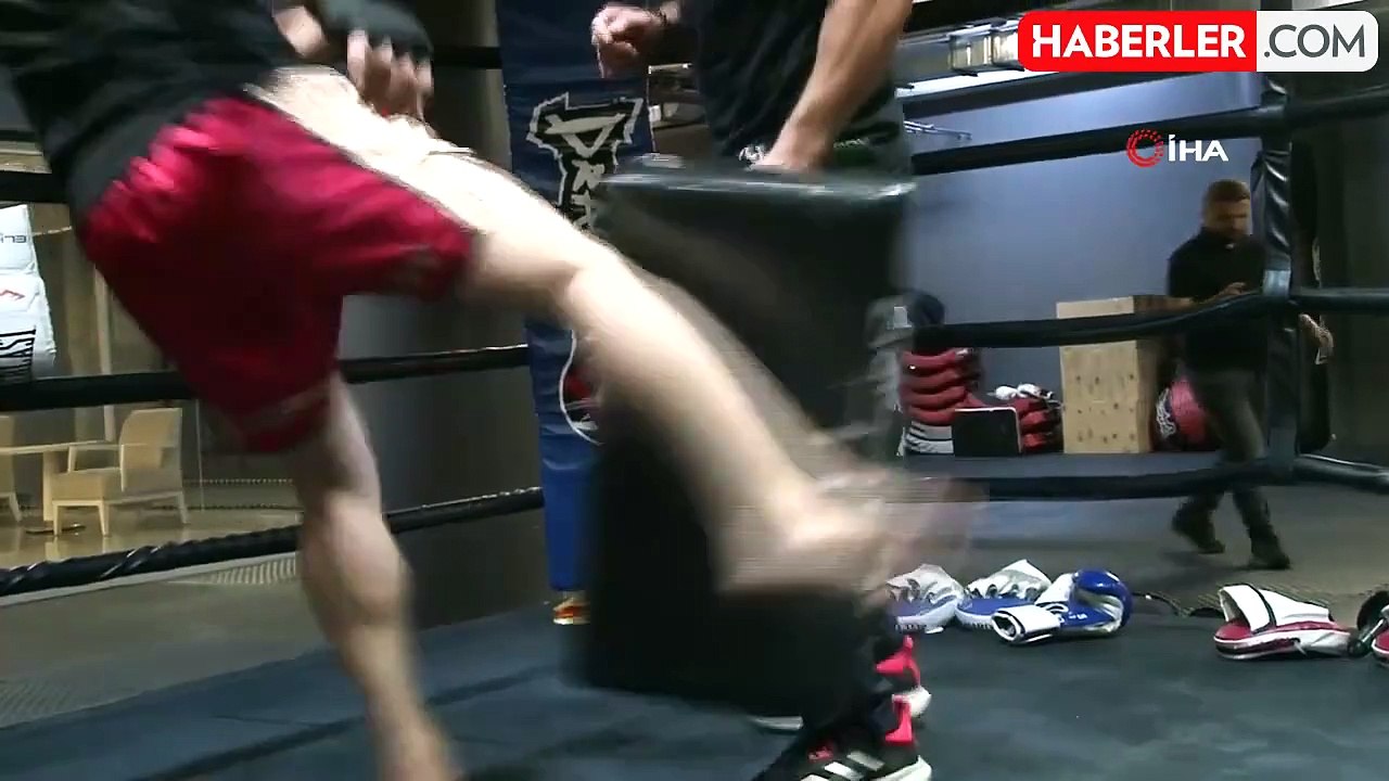 Polis Memuru Barış Üçlü, Uluslararası Kick Boks Turnuvasında Şampiyon Oldu