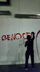 Pintadas en la fachada del Incibe en León.