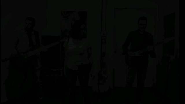 Comme promis, voici un échantillon de notre répertoire pop/rock en vidéo. N'hésitez pas à en parler autour de vous, partager/liker .A très bientôt en live.