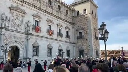 Relevo de guardia en el Alcázar