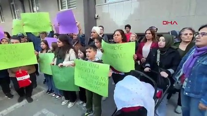 İstanbul- Avcılar'da lisansı iptal edilen hastane önünde protesto