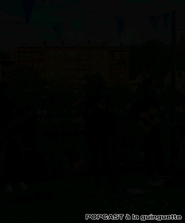Energie contagieuse, mélodies envoûtantes : le trio Popcast sur scène fait vibrer le public avec leur son unique !