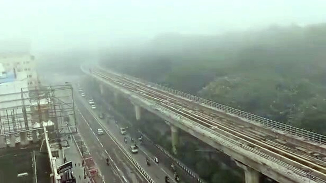कोहरे से अलसाई एक सुबह, अगले 5-6 दिन बारिश का सिलसिला बना रहने का अनुमान