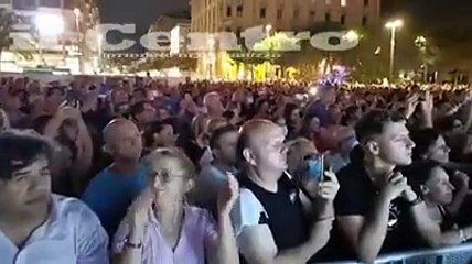 La voce raffinata di Malika intriga piazza Salotto