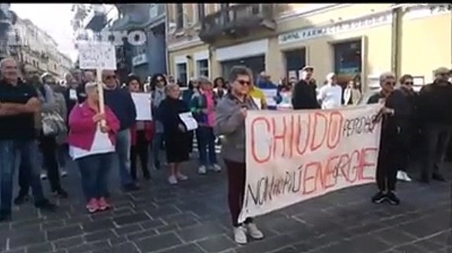 Chiudo perch? non ho pi? energie : la protesta e il corteo dei commercianti contro il caro-bollette