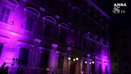 Senato, la facciata si illumina di rosa