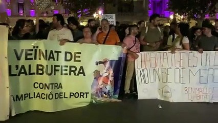 "Si no tenim casa, ocuparem la plaça"