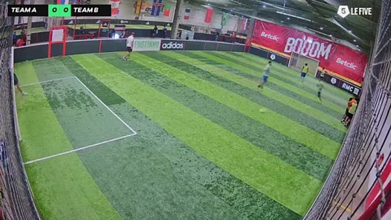 Carrieres sous Poissy 19/10 à 15:03 - Football Terrain 5 (LeFive Carrières-sous-Poissy)