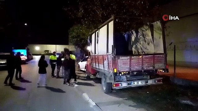 Kaza yapan sürücü başka bir aracın çarpması sonucu ağır yaralandı