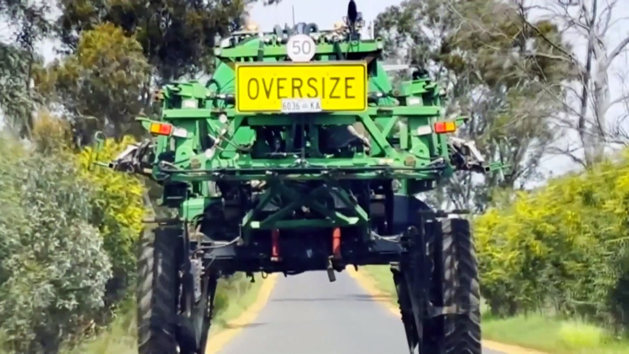 Drivers urged not to overtake large vehicles when their blinkers flash