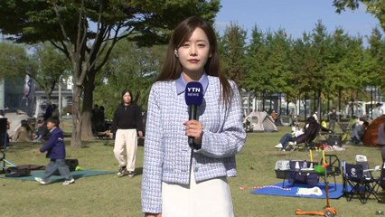 [날씨] 맑은 하늘 속 강한 바람...휴일 맞아 나들이객 북적 / YTN