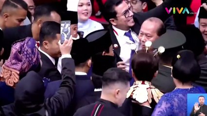 Tertangkap Kamera, Anies Bisik-bisik ke Telinga Prabowo