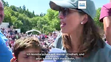 Spanisches Pferdefest "Rapa das bestas" zieht Tausende Besucher an