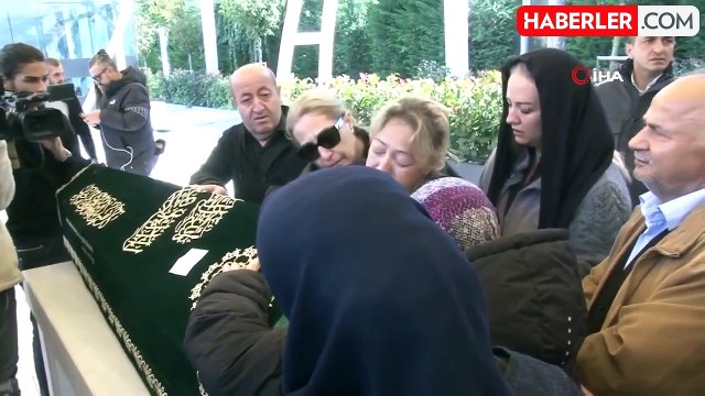 Ata Demirer ve Gülse Birsel eski rol arkadaşları Vural Çelik'in cenazesine katılmadı