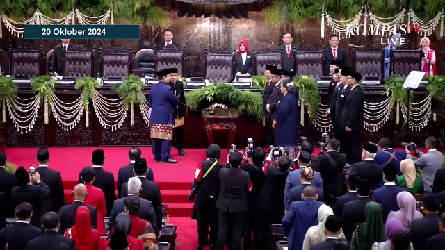 Momen Pergantian Kursi Presiden RI dari Jokowi ke Prabowo Subianto saat Pelantikan di MPR