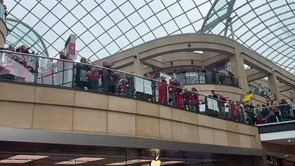 Violinists surprise shoppers at Trinity Leeds