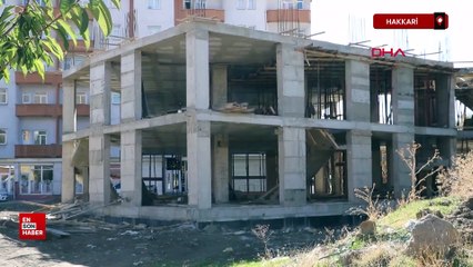 Hakkari'de inşaat halindeki binada asansör boşluğuna düşen kadın toprağa verildi