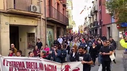 Manifestació i càntics a Ripoll