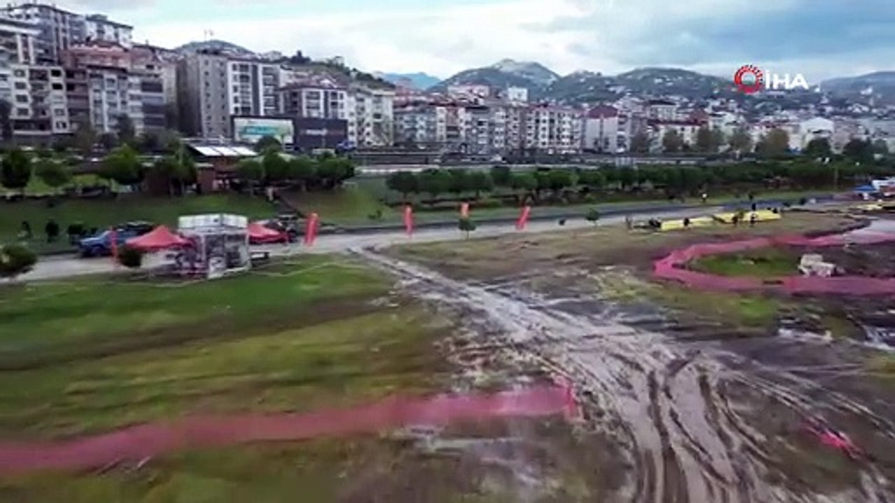 Deniz kenarında yapılan zorlu Off-Road yarışları nefesleri kesti