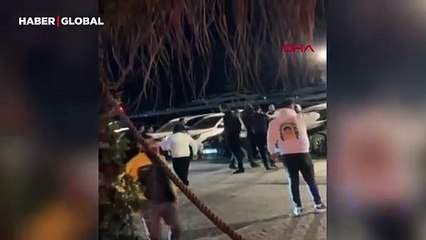 İki grup arasında tekmeli yumruklu kavga: O anlar kamerada
