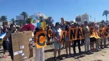 Manifestantes en Las Américas, en Tenerife, por el 20 de octubre