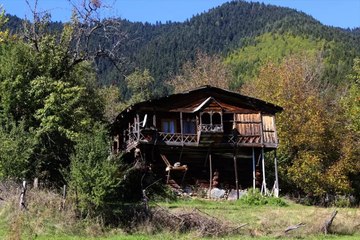 ‘Sakin şehir’ Şavşat sonbahar renklerine büründü