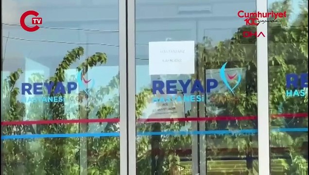 Yenidoğan çetesi soruşturmasında ruhsatı iptal edilen hastaneye ‘kapalıdır’ yazısı asıldı