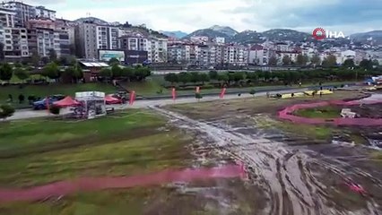 Deniz kenarında yapılan zorlu Off-Road yarışları nefesleri kesti