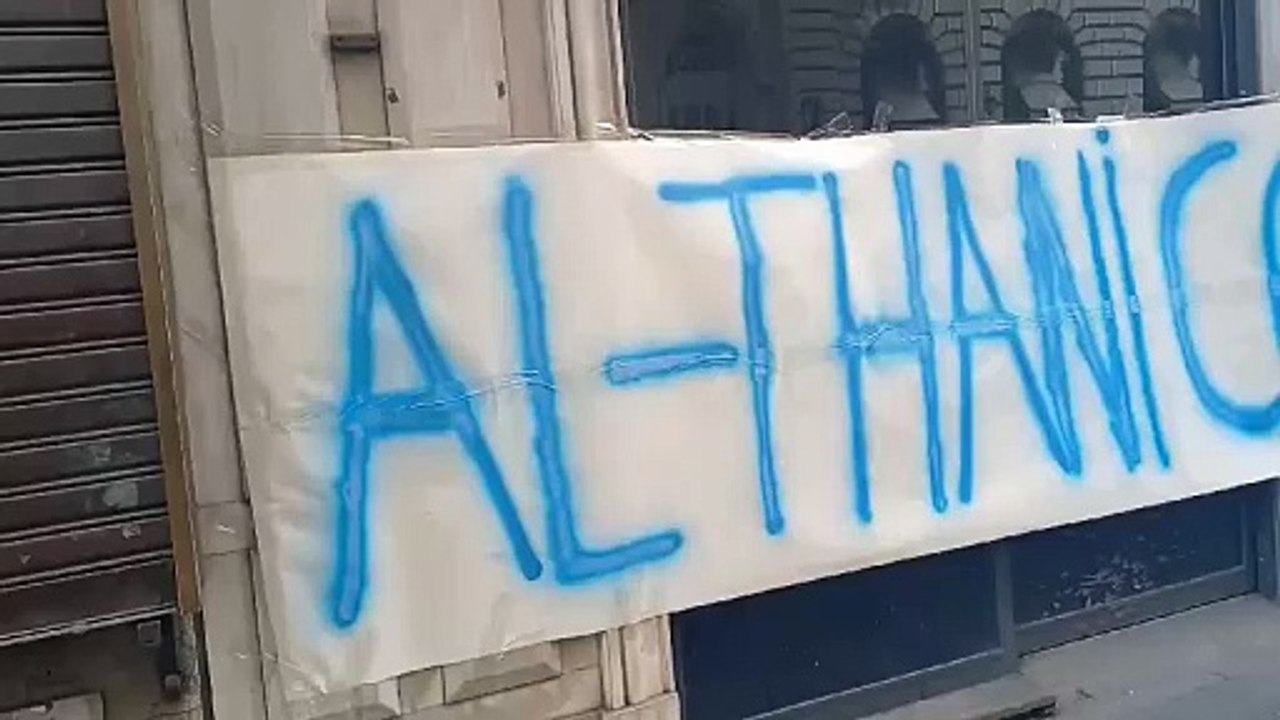 I tifosi della Lazio e lo striscione per Al Thani: "Compra..."