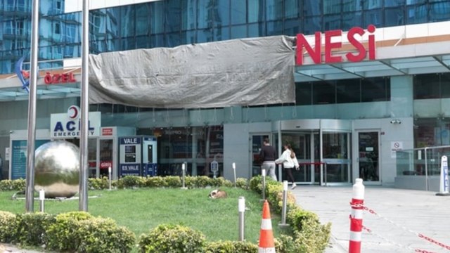 Esenyurt'ta skandalda adı geçen hastanenin tabelası örtüldü