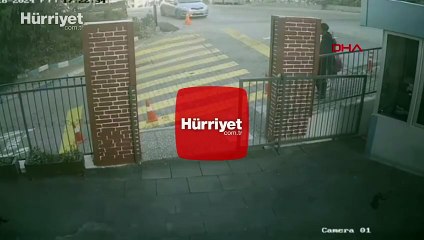 Aynı okula bu kez de el freni çekilmeyen otomobil girdi