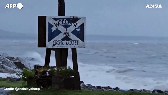 Maltempo, la tempesta Ashley si abbatte sul Regno Unito e sull'Irlanda