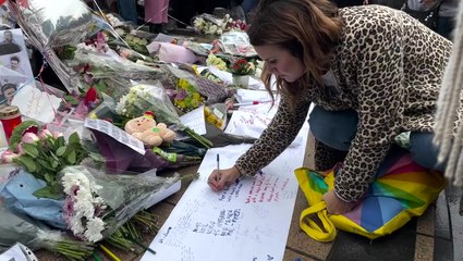More than 100 Liam Payne fans gather in Hyde Park to remember singer