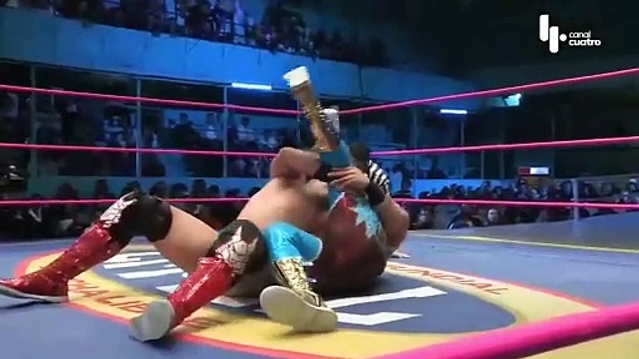 Esfinge © vs Valiente for the Mexican National Light Heavyweight Championship
