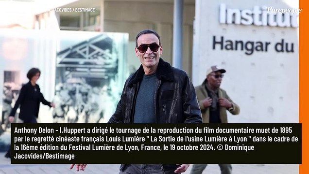 Pluie de stars au festival Lumière à Lyon : Isabelle Huppert prend la pose aux côtés de Rachida Dati et Anthony Delon