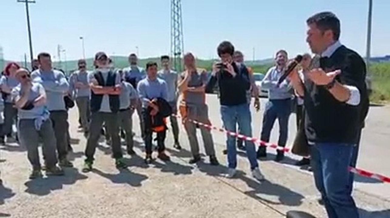 Il presidio dei lavoratori della Trigano Van: "Salvate i posti di lavoro"