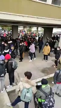 Classi al freddo nel liceo Volta, la protesta degli studenti a Pescara