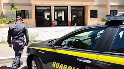 Ecco i ricambi e gli accessori contraffatti per telefonini