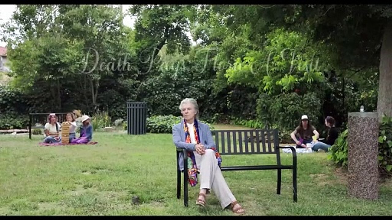 teaser Death Pays Flora a Visit
