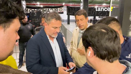 Spindel reclama de não expulsão em lance com Arrascaeta