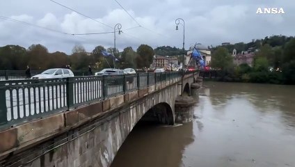Maltempo, a Torino il Po allaga parte dei Murazzi