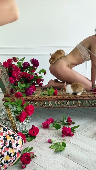 Carter Celaena | Relaxing With Hottest