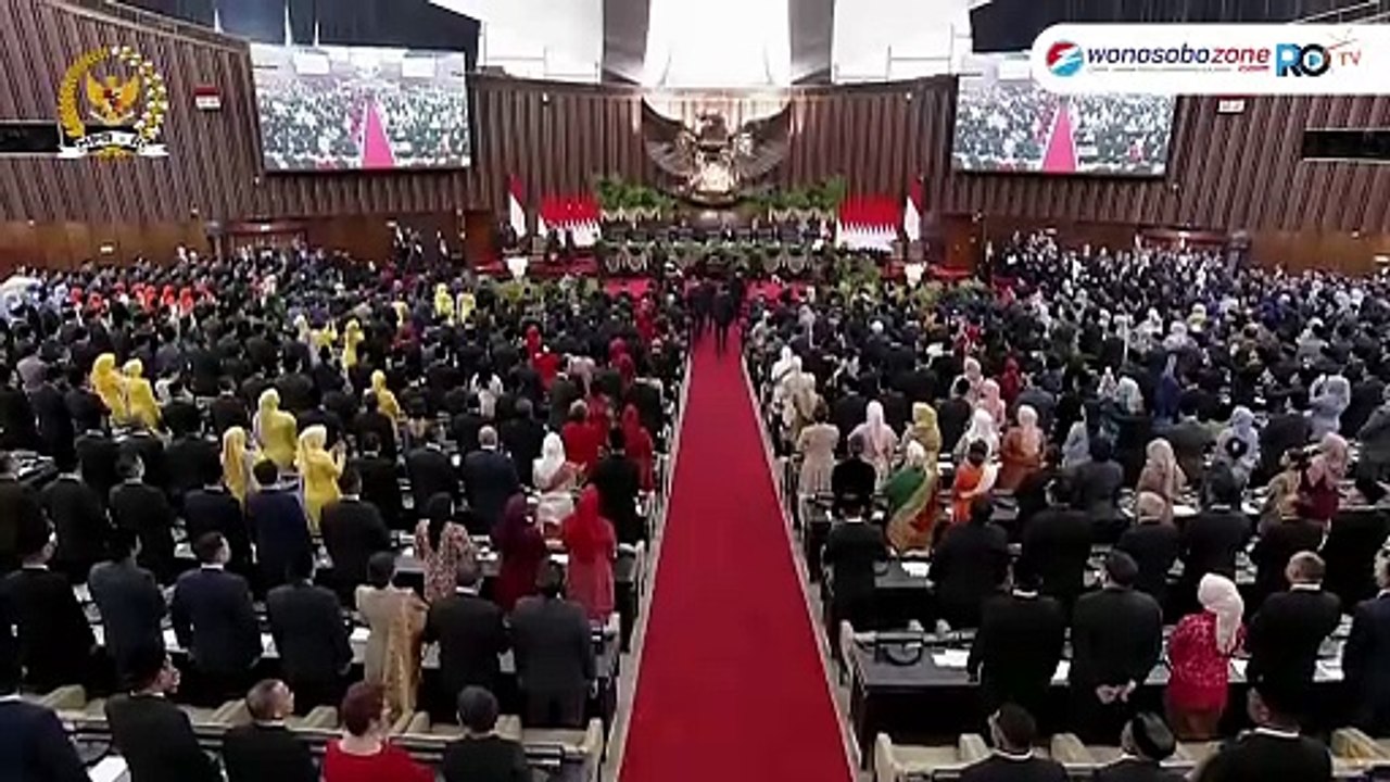 Momen Tepuk Tangan Bangga Jokowi untuk Prabowo Saat Pelantikan Presiden-Wapres RI