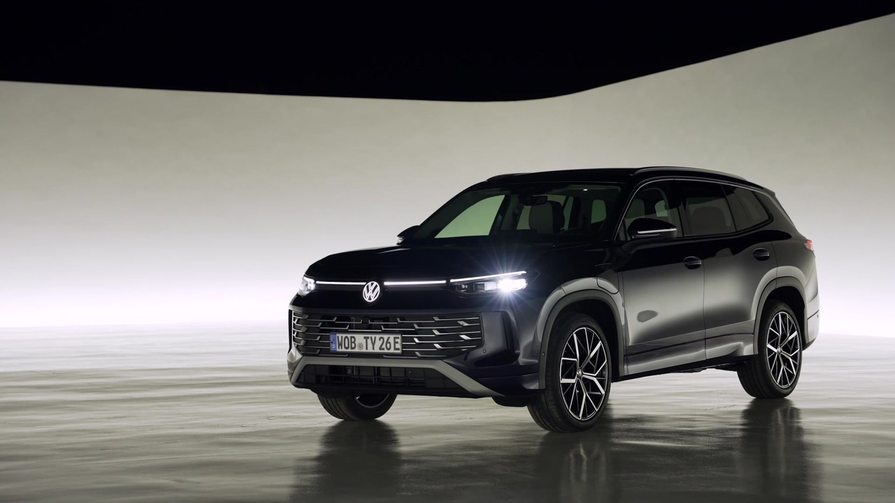 The all-new Volkswagen Tayron Exterior Design in Ultra Violet