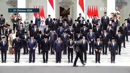 Video herunterladen: Momen Prabowo-Gibran Foto Bersama Jajaran Menteri Kabinet Merah Putih usai Pelantikan di Istana