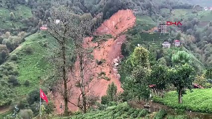 Rize'de heyelan sonucu 2 ev toprak altında kaldı